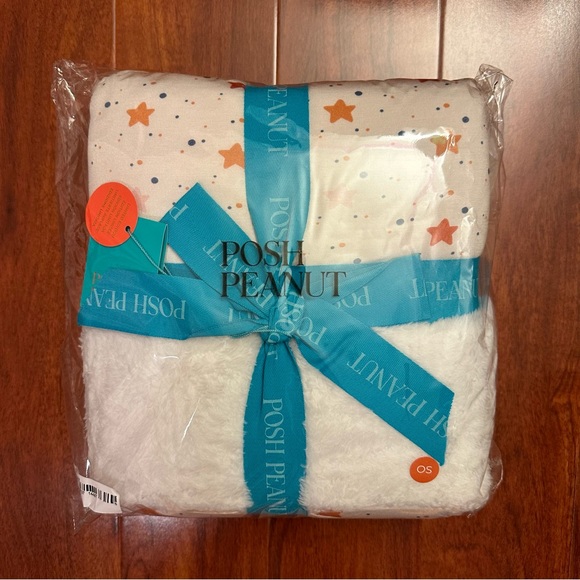 Posh Peanut Other - ❌ 🆕 Posh Peanut Jetson Beige Stars Plush Patoo Bamboo Blanket